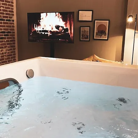 Stilvolles City-loft Mit Privatem Whirlpool 公寓 *