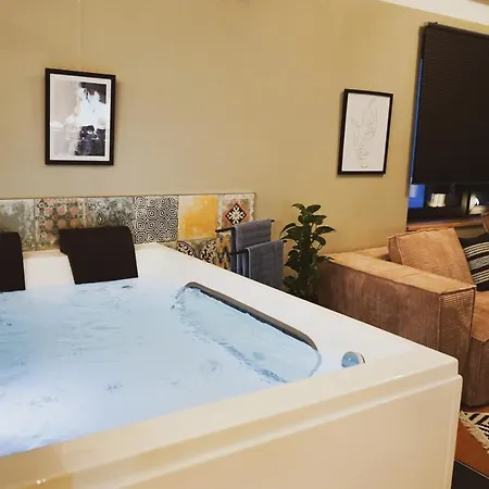 Lägenhet Stilvolles City-loft Mit Privatem Whirlpool