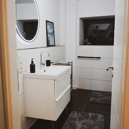 Stilvolles City-loft Mit Privatem Whirlpool Apartman