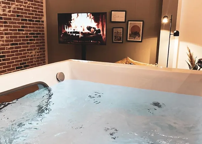 Stilvolles City-loft Mit Privatem Whirlpool Lägenhet *