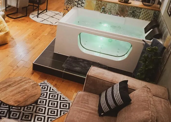 شقة Stilvolles City-loft Mit Privatem Whirlpool ترير